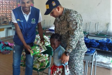La Armada de Colombia lideró jornada de apoyo al desarrollo en el corregimiento del Bajo Calima en Buenaventura