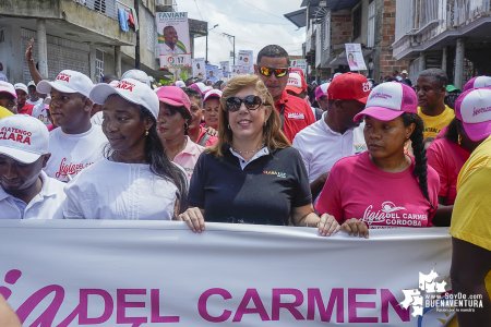 Fue multitudinario el acompañamiento a Ligia Córdoba en el puerta a puerta realizado el sábado 28 de septiembre en la comuna 11 de Buenaventura