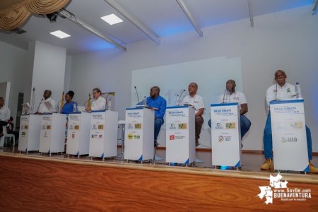 El debate se convirtió solo en preguntas y respuestas de los moderadores