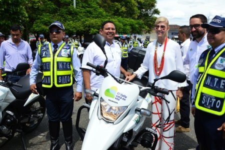 Gobernadora entregó parque automotor para cuerpo de Agentes de Tránsito del Valle