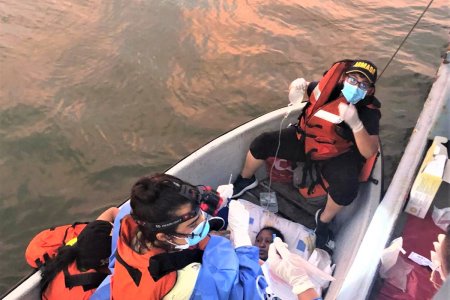 La Armada de Colombia atendió a una mujer en grave estado de salud en el Chocó