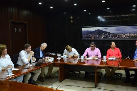 Empresas que lleguen al Valle tendrían exoneración de impuestos, anunció la gobernadora Clara Luz Roldán