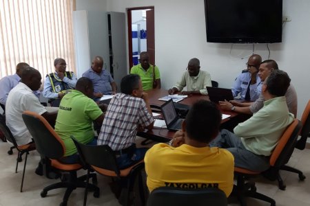 Se realizó reunión para determinar las nuevas intervenciones en la Avenida Simón Bolívar por parte del Invías