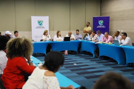 Gobernadora y comité de paro de Buenaventura concertaron ruta para seguir avanzando en compromisos