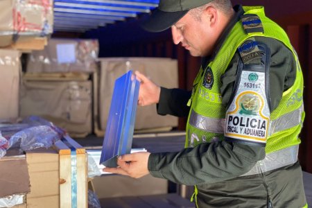 Fueron confiscados 5 contenedores con químicos, elementos de aseo, cosméticos e insumos industriales