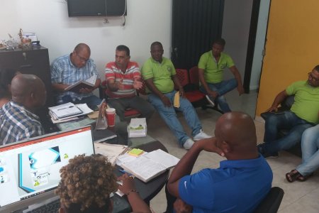 Pico y placa, movilidad y alza en el valor del pasaje fueron los temas tratados entre conductores de vehículos de servicio público y Secretario de Tránsito