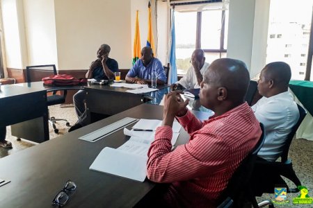 El Alcalde Distrital de Buenaventura y sindicatos de la educación revisaron acuerdos firmados con anterioridad