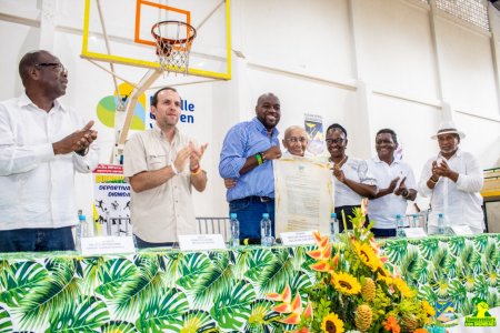 Desde el 5 de marzo de 2020, el coliseo del centro de Buenaventura se llama Roberto Lozano Batalla