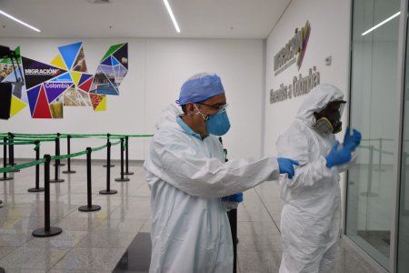 En marcha plan de sanidad en Aeropuerto Bonilla Aragón por coronavirus y el INS revisará lo propio en Buenaventura