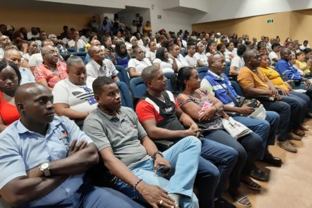 El alcalde Víctor Vidal se comprometió con trabajadores portuarios a mejorar su calidad de vida