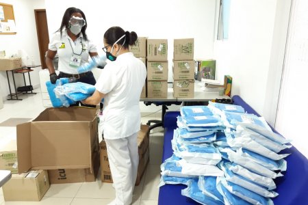 El Alcalde Distrital de Buenaventura entregó más elementos de protección al hospital Luis Ablanque de la Plata y la Clínica Santa Sofía