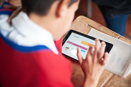 Docentes, padres de familia y jóvenes de Buenaventura podrán realizar cursos gratuitos y certificables de la Fundación Telefónica Movistar