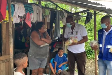Población vulnerable en cercanías del corregimiento de Córdoba recibió mercados de la Alcaldía Distrital de Buenaventura