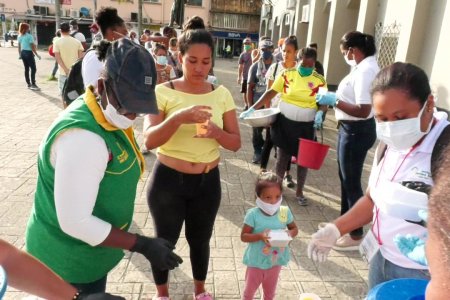 Venezolanos en Buenaventura reciben asistencia humanitaria de la Alcaldía Distrital
