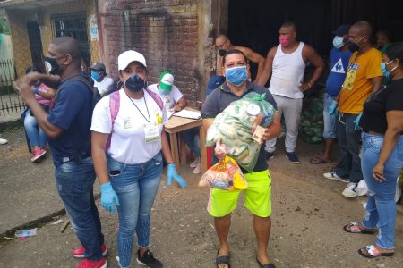En el barrio El Firme se entregaron mercados de la #BuenaventuraSolidaria
