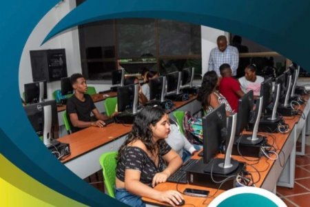 La Unipacífico adquirió 393 computadoras portátiles para que sus estudiantes reciban clases virtuales