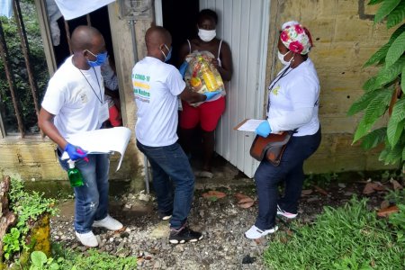 La Alcaldía Distrital de Buenaventura entregó mercados a 500 familias vulnerables de la Comuna 6