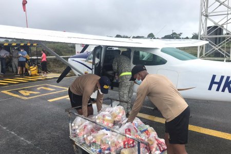 La Armada de Colombia continúa apoyando a las comunidades de Juanchaco, Ladrilleros y La Barra