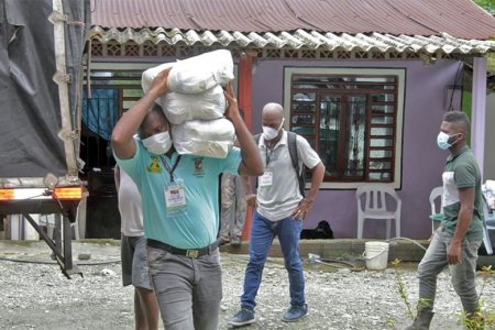 Continúan las entregas de mercados en la zona rural de Buenaventura