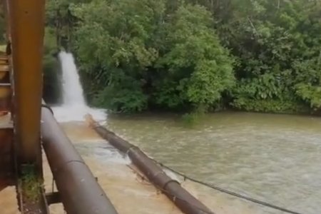 Caída de tubería de 39 pulgadas en el puente de San Cipriano afecta el servicio de acueducto en Buenaventura