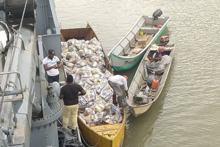 La Armada de Colombia entregó más de siete mil mercados en el pacífico sur