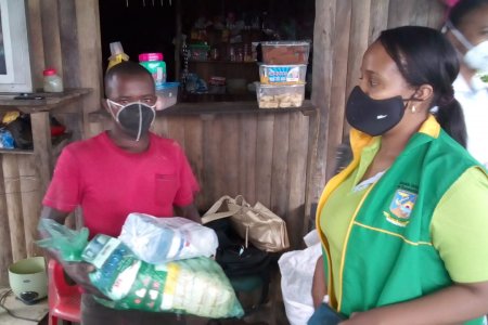 Entregaron ayudas humanitarias a recicladores del botadero de basuras de Córdoba en Buenaventura