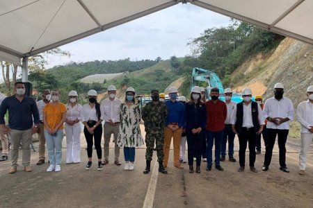 El alcalde Distrital, Víctor Vidal, acompañó el inicio de obras para terminar construcción de la segunda calzada en un tramo entre Loboguerrero y Buga