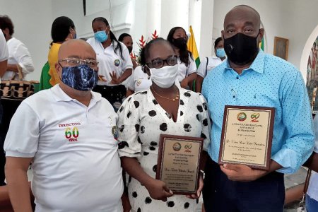 En sus 60 años de fundación, la Institución Educativa San Vicente hizo reconocimiento a la Gestora Social y al Alcalde Distrital de Buenaventura