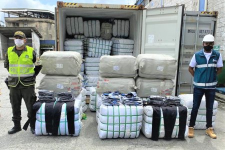 La DIAN y la POLFA aprehendieron confecciones y perecederos por más de 1.500 millones de pesos