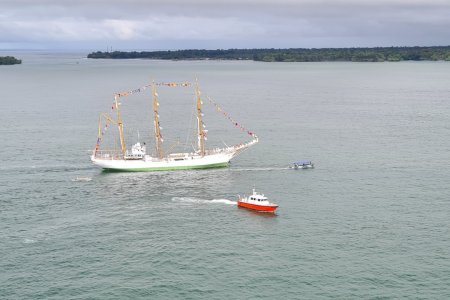 El Buque Escuela ARC Gloria arribó a la Base Naval en bahía de Málaga en el pacífico colombiano