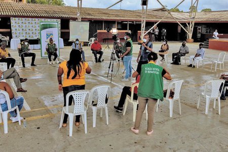 El Alcalde Distrital de Buenaventura dialogó con algunos consejos comunitarios de la carretera Simón Bolívar