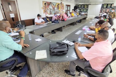 Alcalde Distrital, Secretario y representantes de los sindicatos revisaron avances de acuerdos en materia de educación