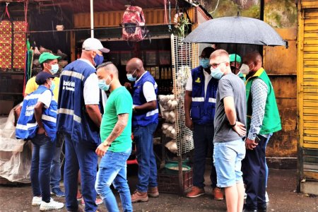 La Secretaria de Gobierno realiza control y organiza a comerciantes para garantizar la movilidad en la temporada decembrina