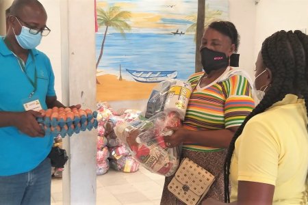 800 adultos mayores reciben apoyo de la Alcaldía Distrital de Buenaventura