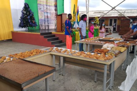 Con el apoyo de la Alcaldía Distrital de Buenaventura, más de 70 Jóvenes de las comunas 11 y 12 fueron certificados en arte dramático y panadería