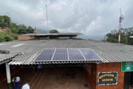 Panel solar iluminó a una escuela de Jamundí