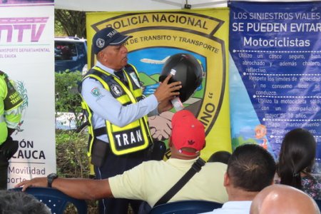 Con campañas de sensibilización, Secretaría de Movilidad del Valle se prepara para implementación de reglamentación para el uso del casco