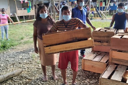 117 hogares indígenas de Buenaventura recibieron insumos para producción avícola y de frutales