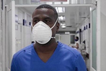 Un terapeuta respiratorio será la primera persona vacunada contra la COVID-19 en Buenaventura