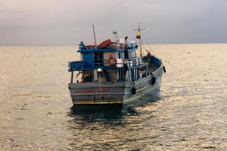 Armada de Colombia atiende emergencia de embarcación Yessica Heydi en ruta marítima Timbiquí - Buenaventura