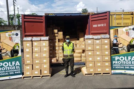 La POLFA realizó la aprehensión de un contenedor con elementos de metal