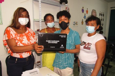 La Secretaría de Educación de Buenaventura entregó treinta computadores a estudiantes del grado 11 de la Institución Educativa San Rafael