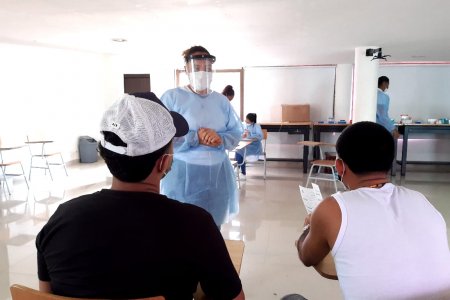 La Secretaría de Salud realizó jornada de atención médica a migrantes y colombianos privados de la libertad en la estación de Guardacostas del Pacífico