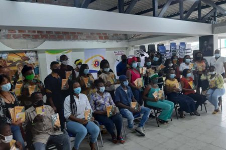 La Dirección Técnica de Cultura entrega libros Narrativas de Cuarentena