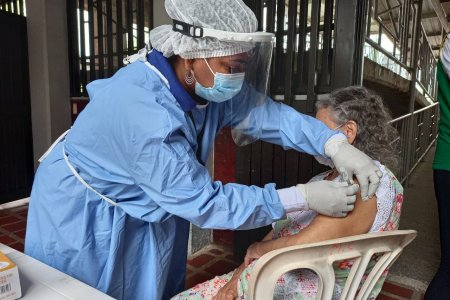 Se amplía la edad de 55 a 59 años en Buenaventura para acceder a la vacuna contra la COVID-19