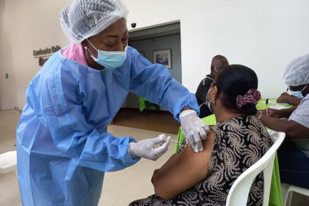 El Presidente Duque anunció cuarta dosis de vacuna contra la COVID-19 y celebra que el país haya llegado a la meta de 70 % de colombianos inmunizados con doble dosis