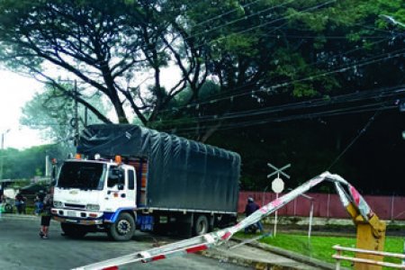 Preocupan casos de COVID-19 detectados entre camioneros que participan del paro
