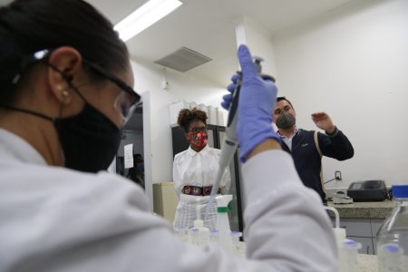 223 beneficiarios de maestría y doctorado, dentro y fuera del país, recibieron condonación del 100 % de los créditos educativos financiados por Minciencias