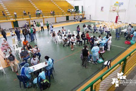 El Hospital Luis Ablanque de la Plata fortalece equipo de vacunación contra la COVID-19 en Buenaventura para la atención en los nuevos megacentros