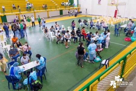 Segunda dosis de Moderna contra la COVID-19 podrá aplicarse a los 28 días con o sin comorbilidad en Buenaventura